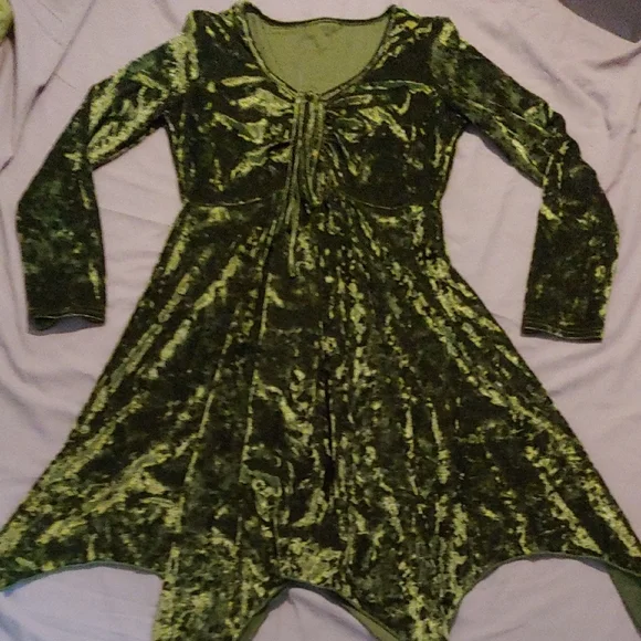 Green Velvet Long Sleeve Dress * Size M - Picture 4 of 11